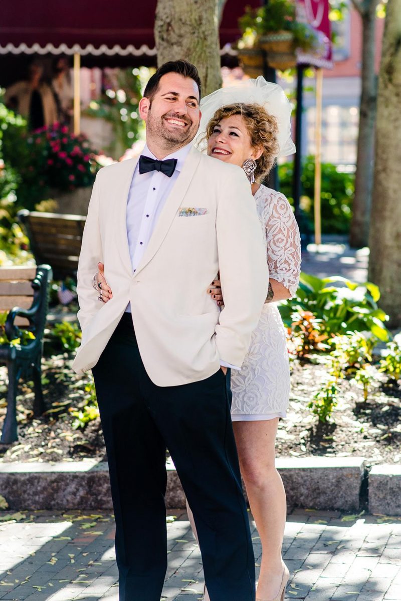 This urban swinger-vibe microwedding had '60s style, beer, & lots of makeouts