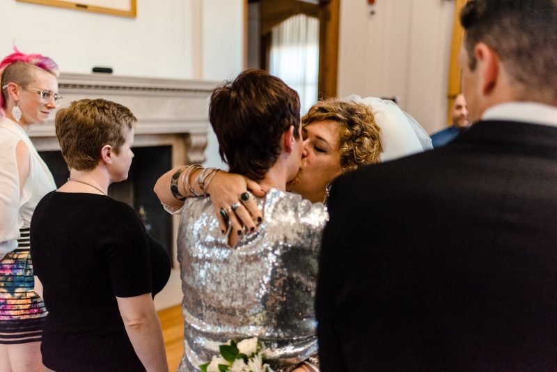 This urban swinger-vibe microwedding had '60s style, beer, & lots of makeouts