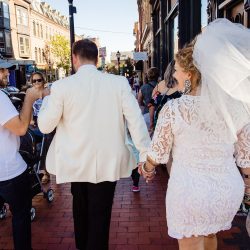 Arielle and Mike 0362 - This urban swinger-vibe microwedding had '60s style, beer, & lots of makeouts This urban swinger-vibe microwedding had '60s style, beer, & lots of makeouts