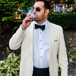 Arielle and Mike 0562 - This urban swinger-vibe microwedding had '60s style, beer, & lots of makeouts This urban swinger-vibe microwedding had '60s style, beer, & lots of makeouts