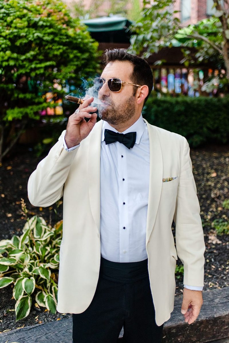 This urban swinger-vibe microwedding had '60s style, beer, & lots of makeouts