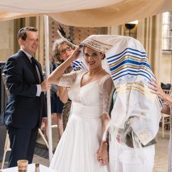Get ready to fall hard for this Jewish-Mexican wedding in Oxford, England