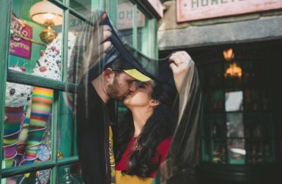 wizard world engagement 02 - You'll believe magic exists when you see these Wizarding World engagement photos You'll believe magic is real when you see these Wizarding World engagement photos