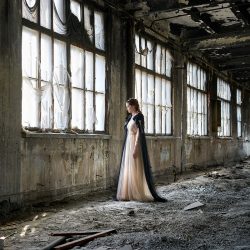 Queen in the North: a fierce and romantic wedding look with raven flair
