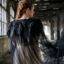 Queen in the North: a fierce and romantic wedding look with raven flair for Game of Thrones wedding