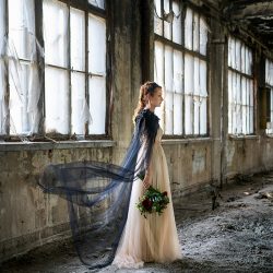Queen in the North: a fierce and romantic wedding look with raven flair for Game of Thrones wedding