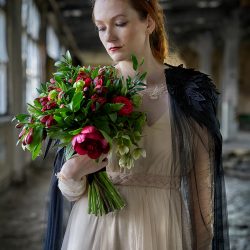 Queen in the North: a fierce and romantic wedding look with raven flair for Game of Thrones wedding