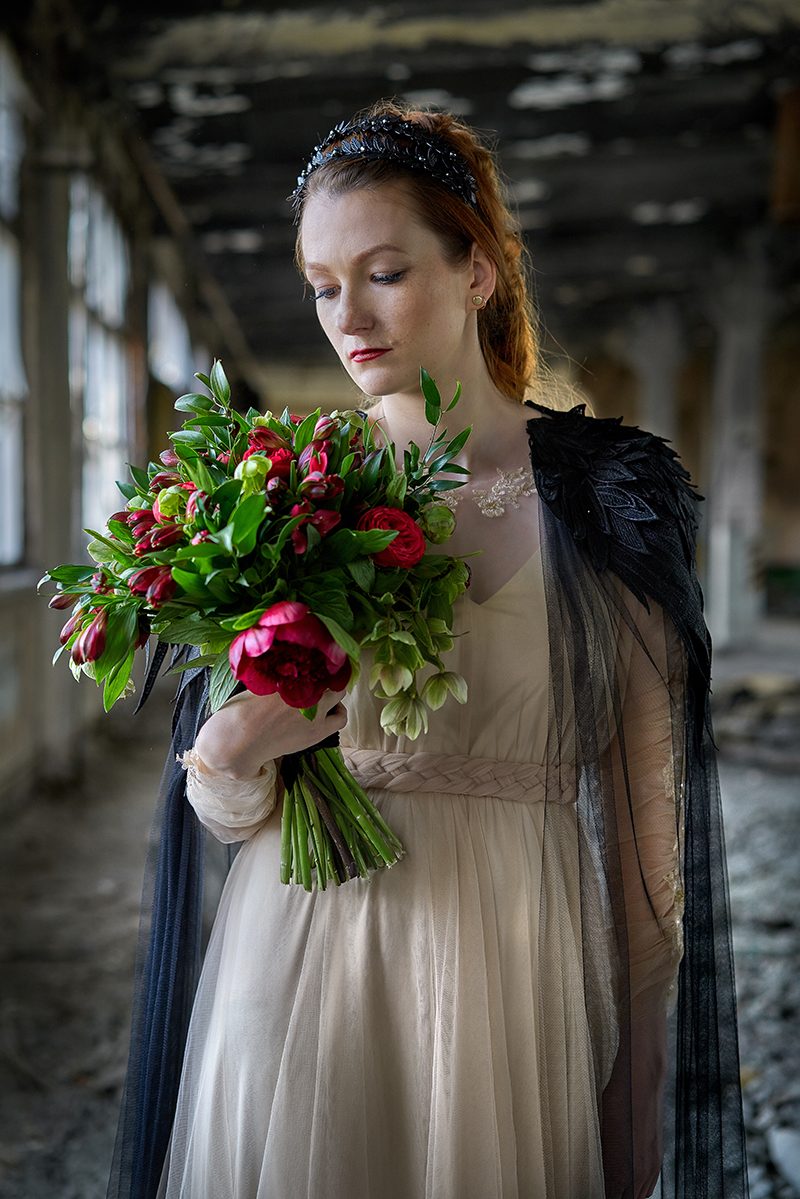 Queen in the North: a fierce and romantic wedding look with raven flair for Game of Thrones wedding