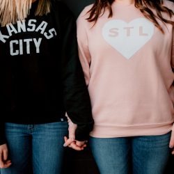 Furdeck Chapman NorthArrowCreative LESLIECASSIDYKANSASCITYENGAGEMENTNORTHARROWCREATIVE5SR78190052 big - Breweries, architecture, & canoodling at this engagement homage to Kansas City Breweries, architecture, & canoodling at this engagement homage to Kansas City