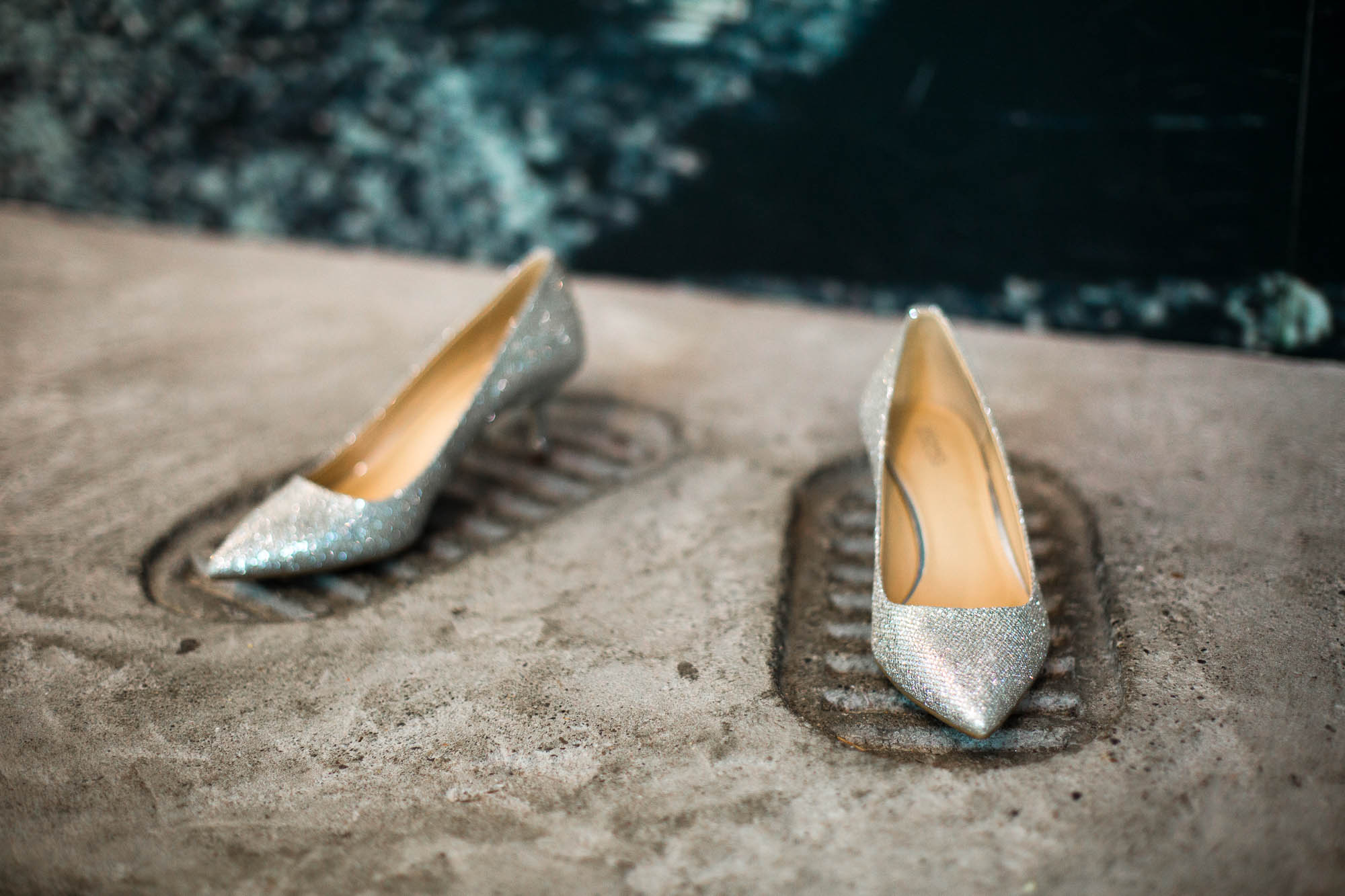 Crowns, pink flowers, & the cosmos at this Space Center wedding