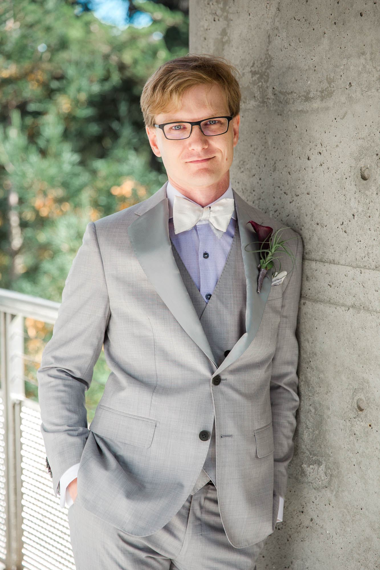 Crowns, pink flowers, & the cosmos at this Space Center wedding