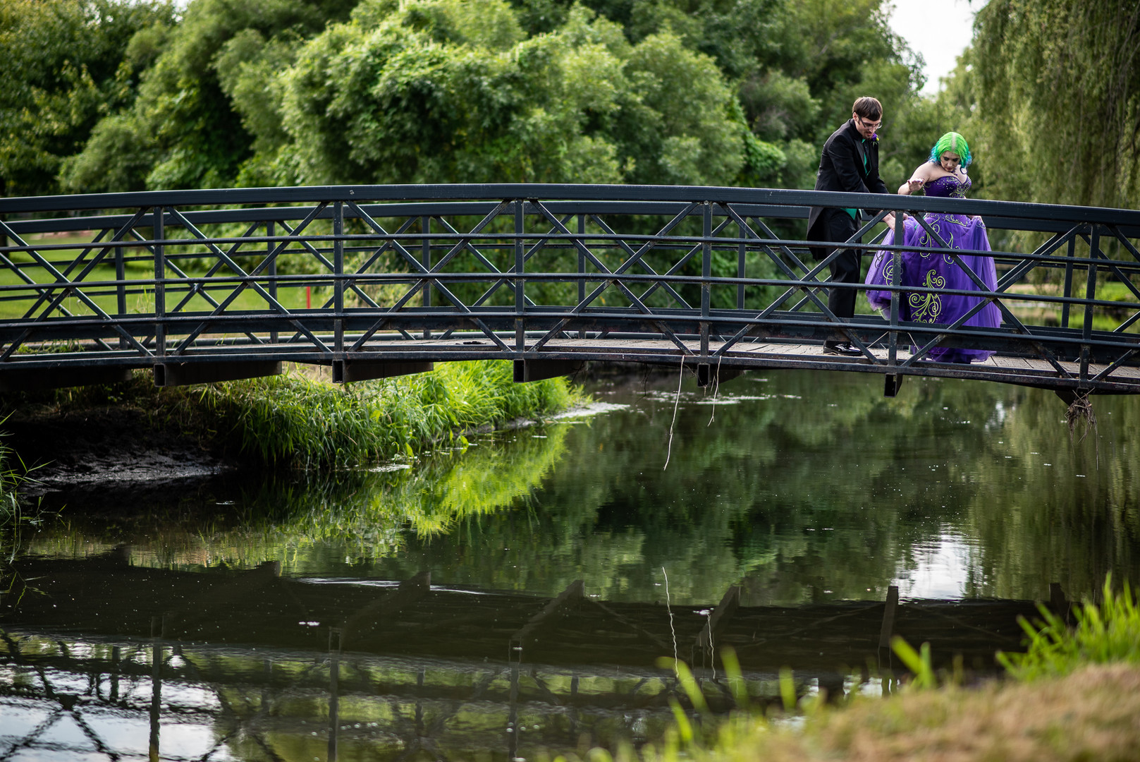 Arcade games & epic foliage at this whimsical green & purple wedding