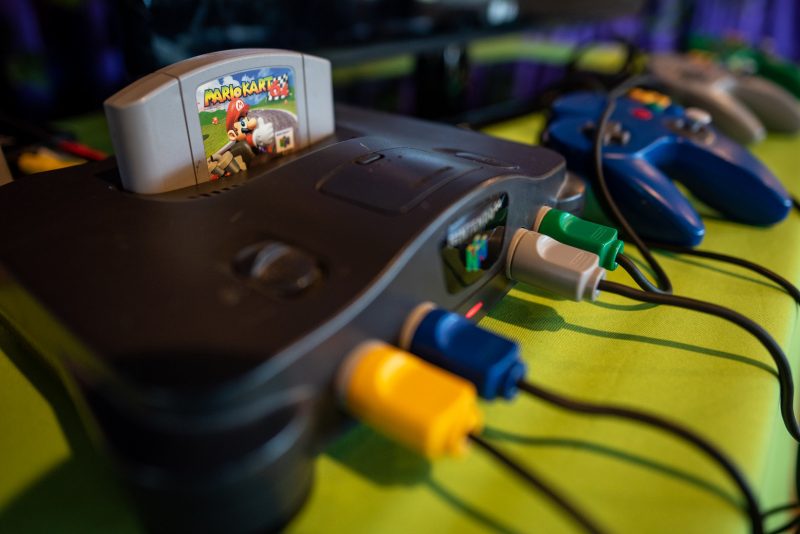 Arcade games & epic foliage at this whimsical green & purple wedding