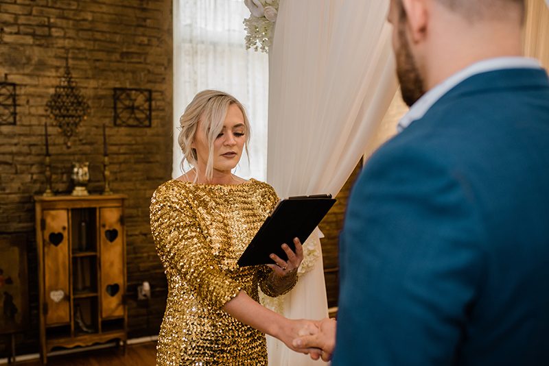 A sweet Philadelphia elopement with an homage to some of the best photo spots in Philly