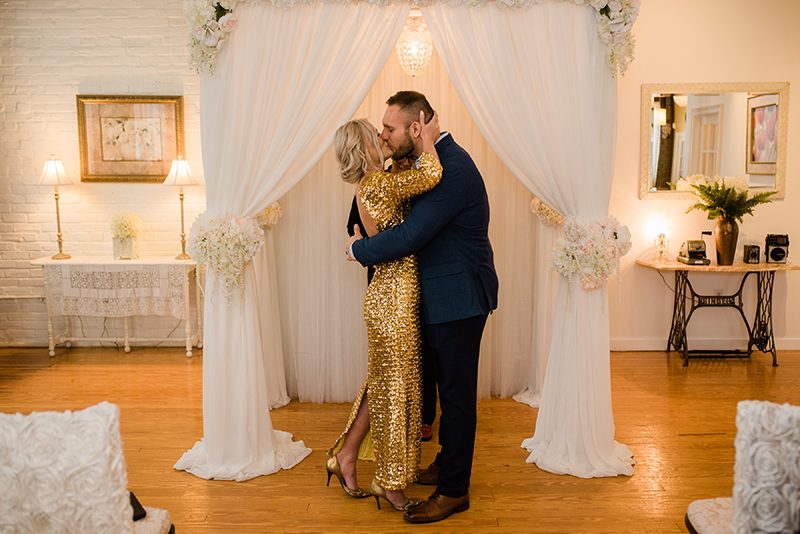 A sweet Philadelphia elopement with an homage to some of the best photo spots in Philly