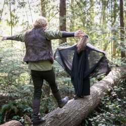 This pair met Toothless at their How to Train Your Dragon-themed forest engagement shoot