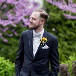 Sunflowers, video games, and ribbon wands at this Kentucky mansion wedding