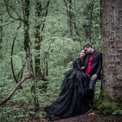 Swogger Warman StarNoirStudio CheyenneandChristophersGothicWeddingatChapelintheHollow0014 big