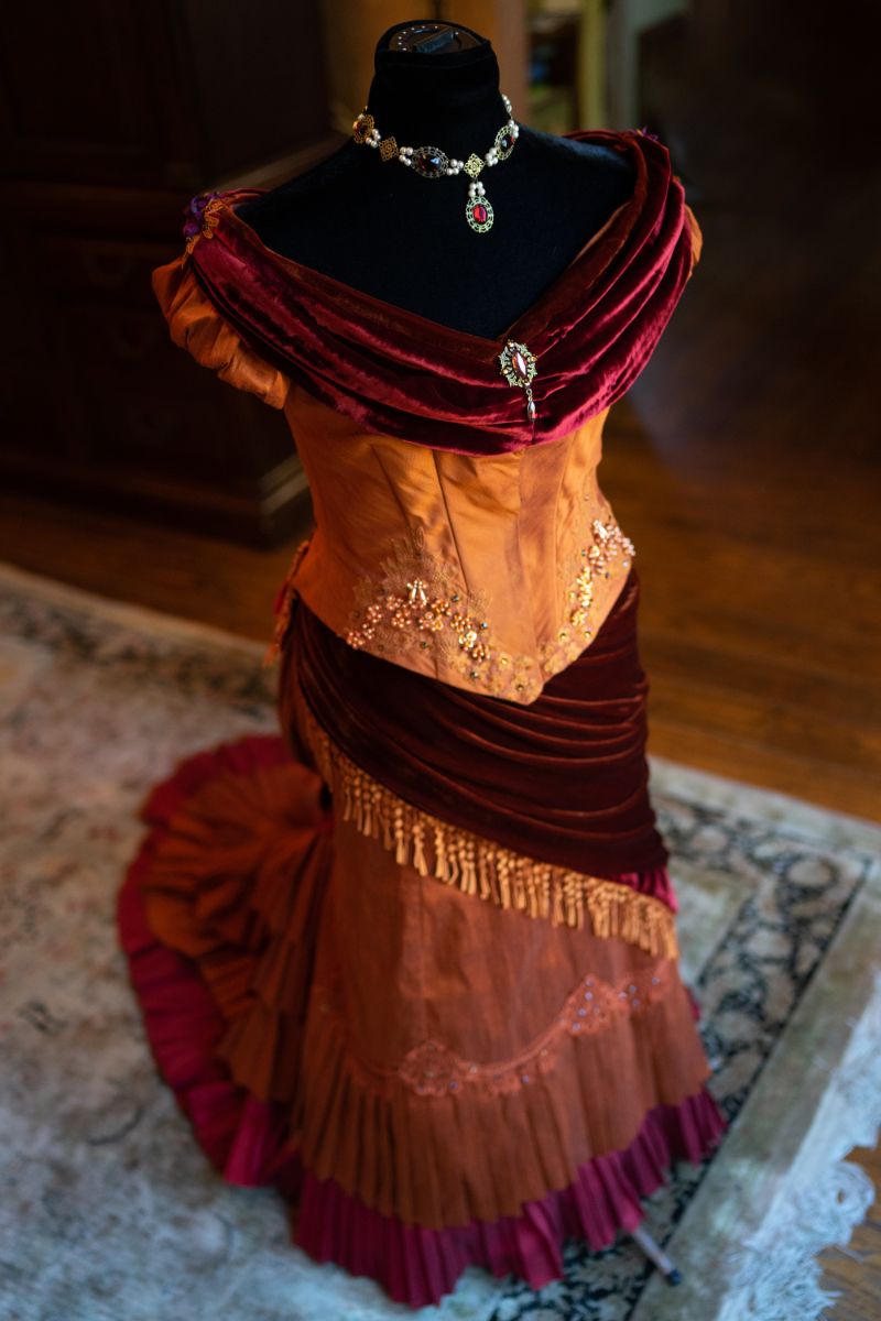 Victorian theme wedding at Lobo Castle on Offbeat Bride 43