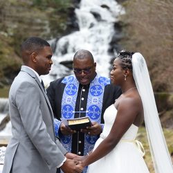 115 - A sweet elopement with positive energy (despite the bride not being able to see!) A sweet elopement with positive energy and good vibes (despite the bride not being able to see!)