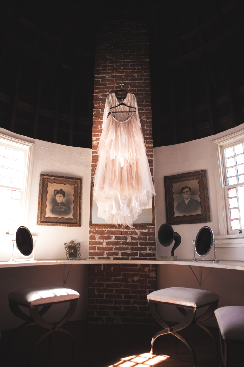 Tim Burton theme wedding on offbeat bride 16