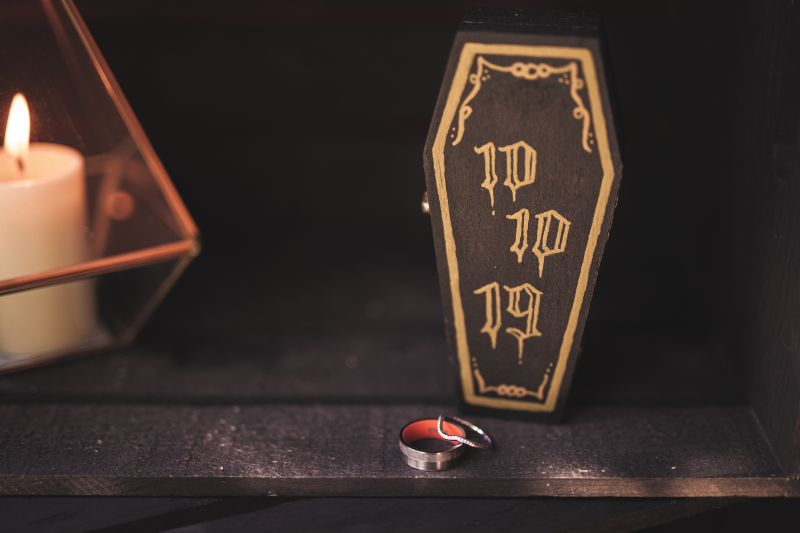 Tim Burton theme wedding on offbeat bride 6