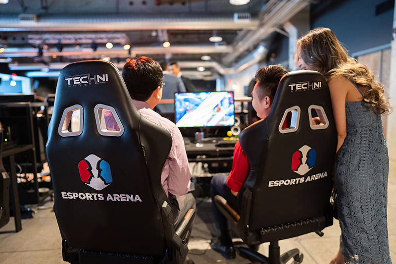 Gaming hubs and a Cactuar toss at this eSports arena wedding