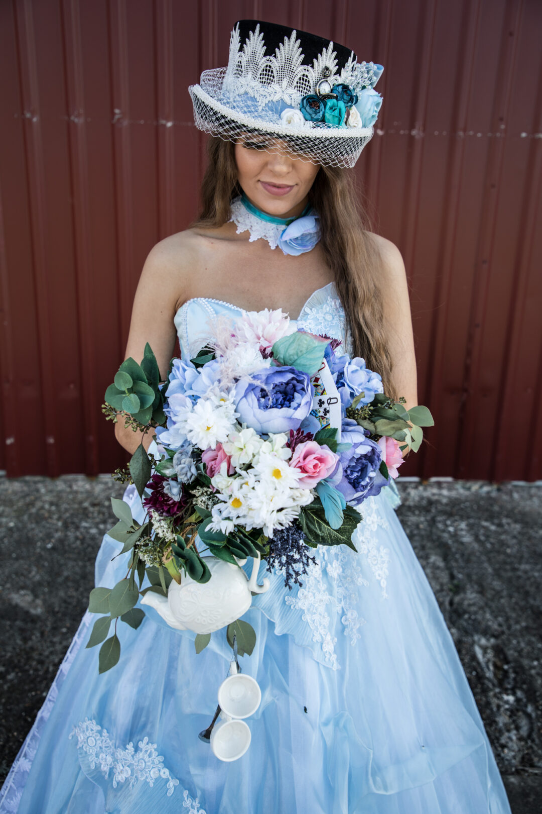 WeddingFlowers_aliceinwonderland_teacupflowers_wonderlandflowers_themewedding-WeirdoWeddings