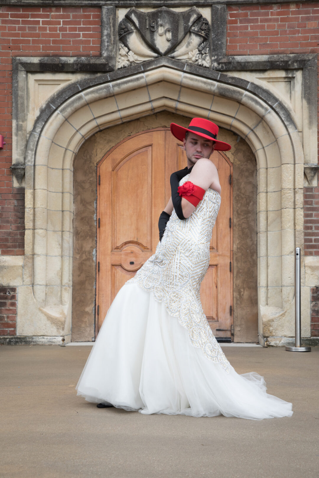 WeirdoWeddings_LGBTQ_NonBinary_Handfastings_Elopements_DestinationWeddings_LizzyGator_PinkLightImages_GoodOmens (1)