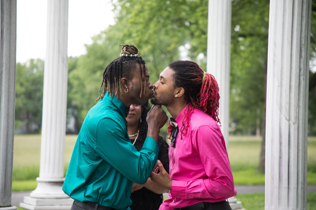 WeirdoWeddings_LGBTQ_NonBinary_Handfastings_Elopements_DestinationWeddings_LizzyGator_PinkLightImages_GoodOmens (4)
