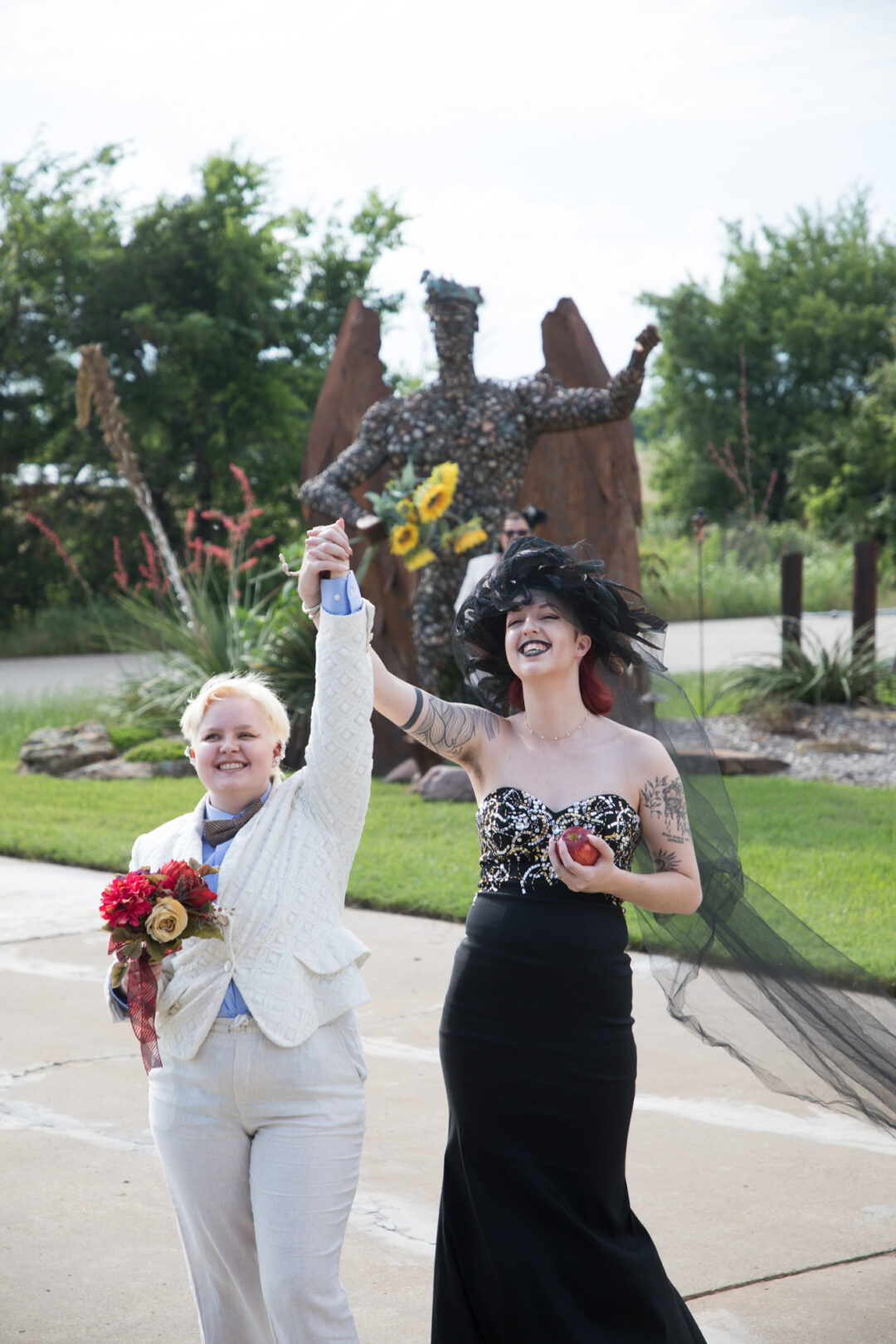 WeirdoWeddings_LGBTQ_NonBinary_Handfastings_Elopements_DestinationWeddings_LizzyGator_PinkLightImages_GoodOmens (5)