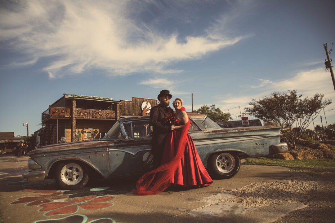 WeirdoWeddings_LizzyGator_Valentines_Halloween_ThemeWeddings (3)