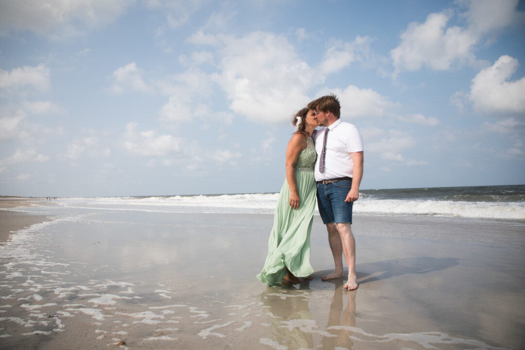WeirdoWeddings_PinkLightImages_SummerEngagements_JenSulak (29)