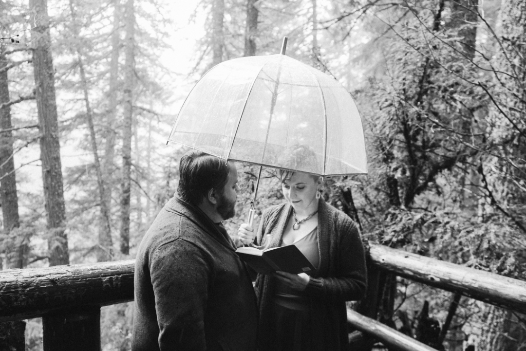 Halloween Elopement on Offbeat Bride photos by Rachel Brookstein Photography 12