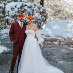 Rustic Fall Halloween Spooky Wedding Photography by Jocelyn Vassos13 - Rustic fall meets spooky in this COVID-safe Halloween wedding Rustic Fall Halloween Spooky Wedding Photography by Jocelyn Vassos13
