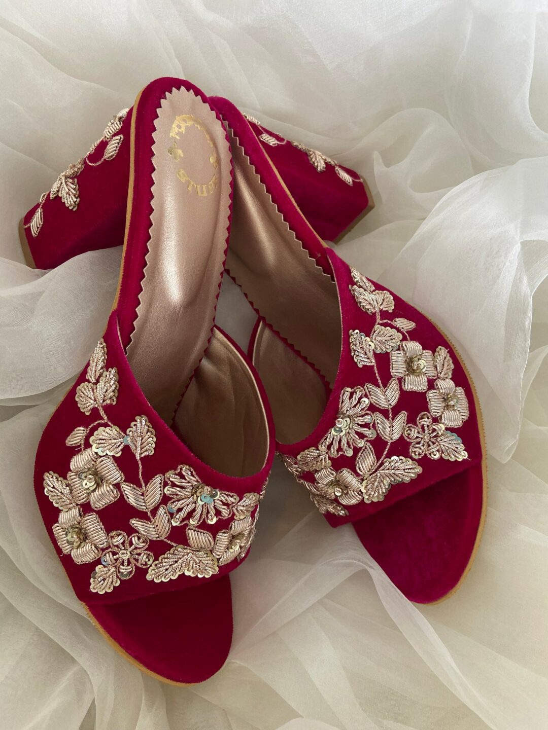 Kviksølv cylinder Pakistan 20 pairs of red wedding shoes [UPDATED for 2022!] • Offbeat Wed (was  Offbeat Bride)