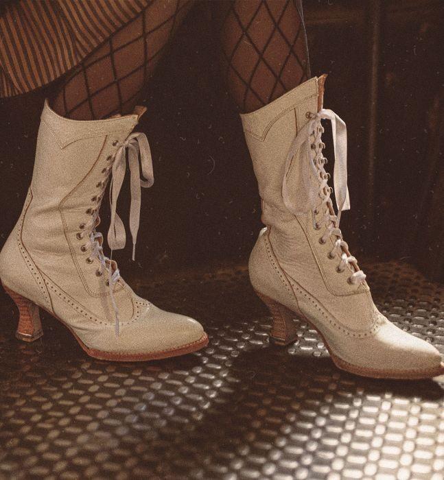 MODERN VICTORIAN LACE UP LEATHER BOOTS IN NECTAR RUSTIC