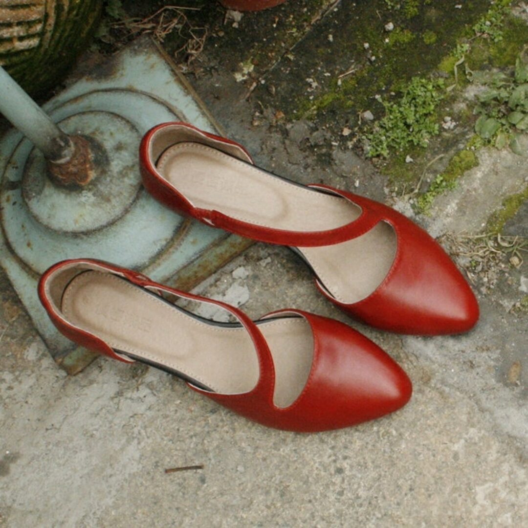 Handmade red leather retro wedding flats