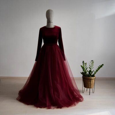 Long-sleeved Deep Red tulle Wedding Dress