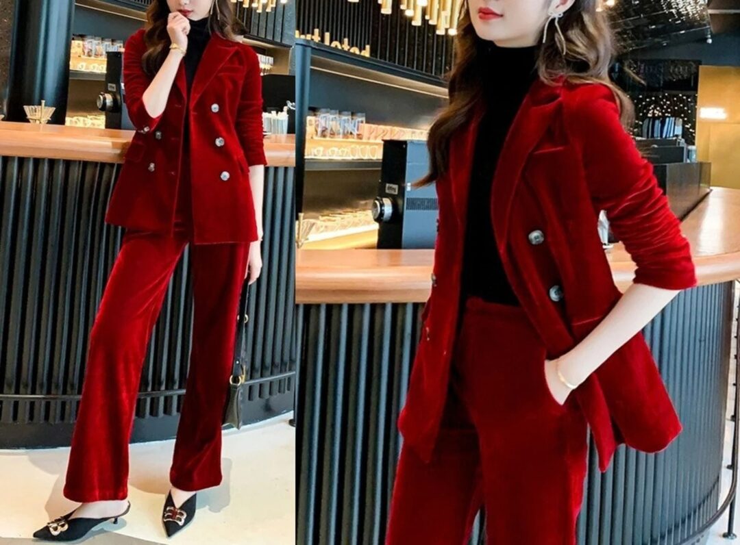 Red Velvet Minimalist Montone Suit
