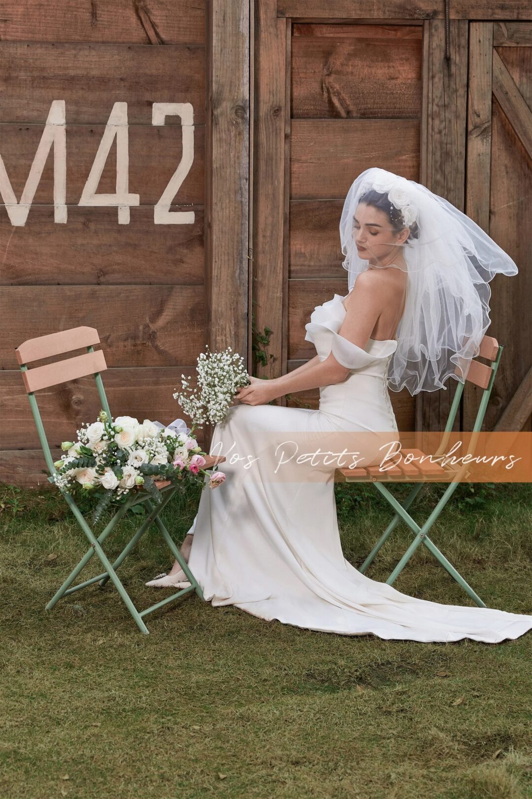 https://offbeatwed.com/wp-content/uploads/2022/09/headband-wedding-veil-for-short-haired-bride-1080x1620.jpg