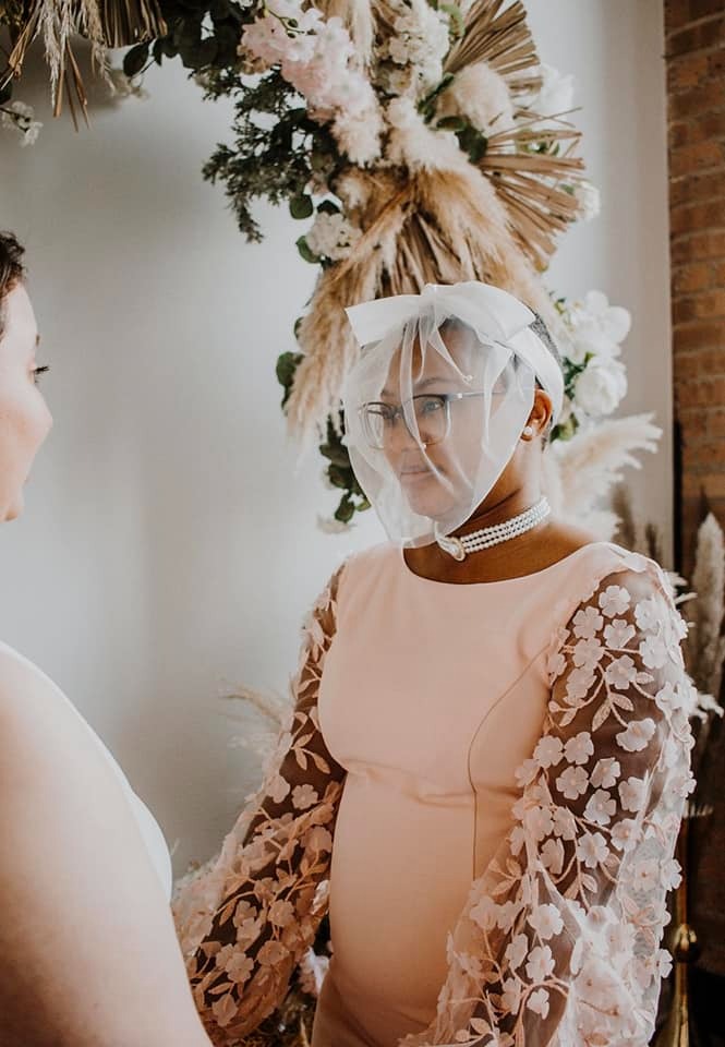 How to wear a wedding veil with short hair (...or NO HAIR!) • Offbeat Wed  (was Offbeat Bride)