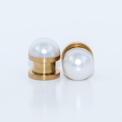 Pearl Plugs in Gold