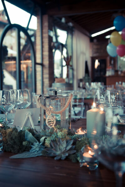 Ice plants and candles for the centerpiece, with a lantern with inside a 3d printed DNA filament.