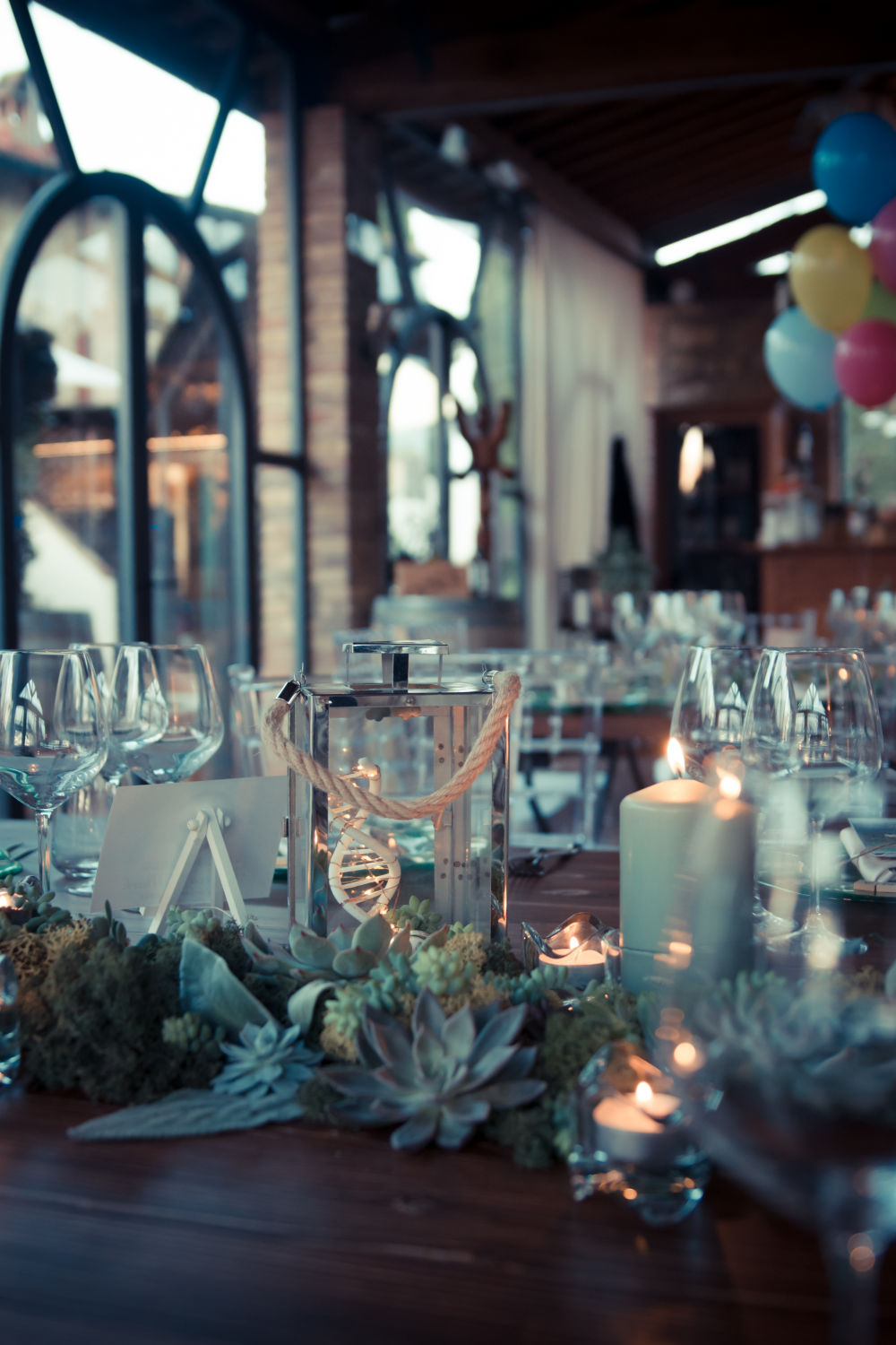Ice plants and candles for the centerpiece, with a lantern with inside a 3d printed DNA filament.