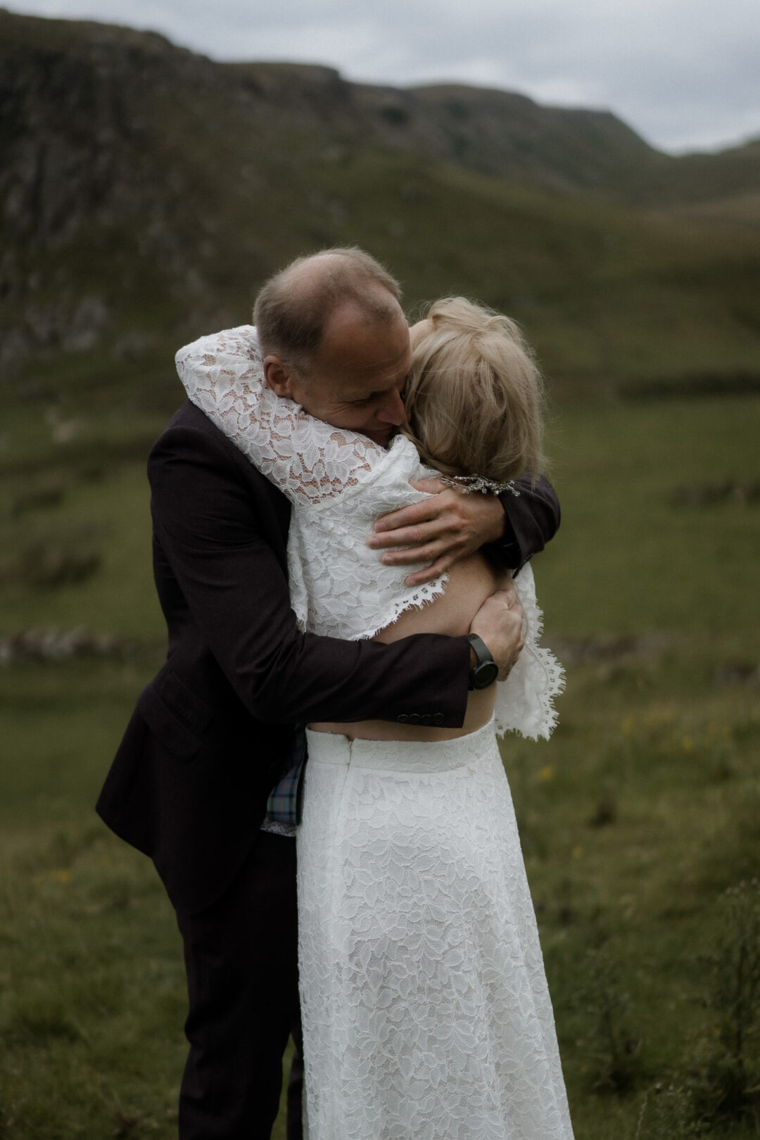 Scotland elopement photographer - Raini Rowell