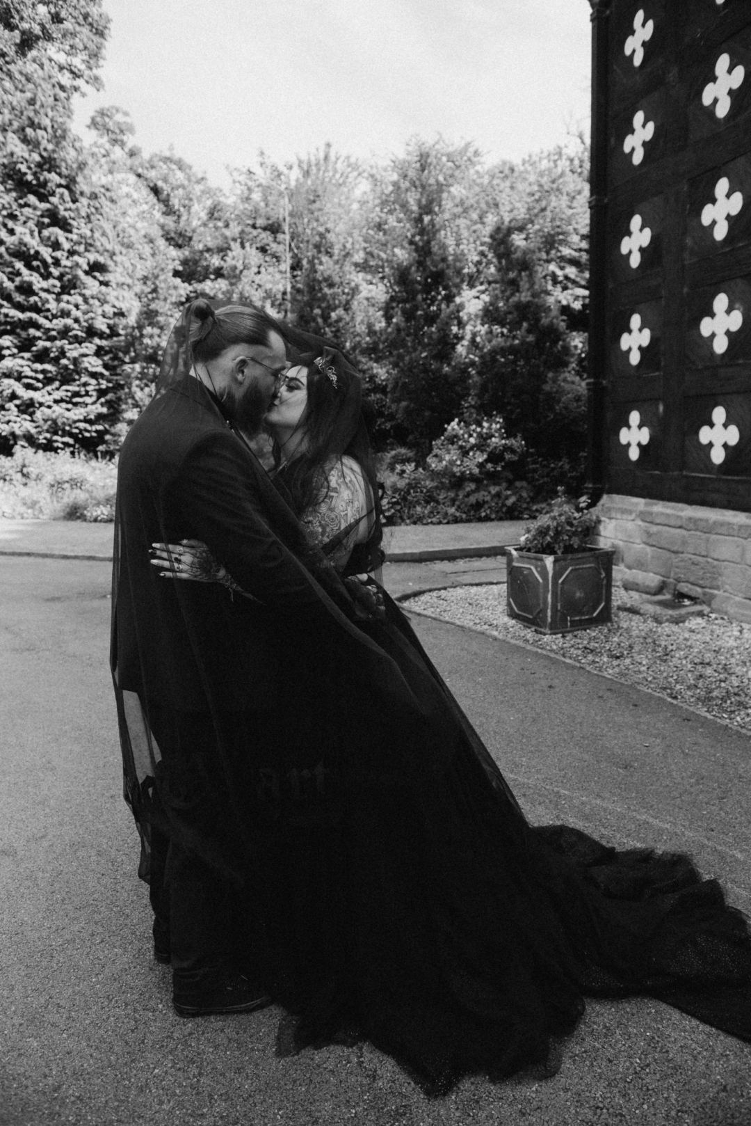gothic wedding decor ideas on offbeat wed 13