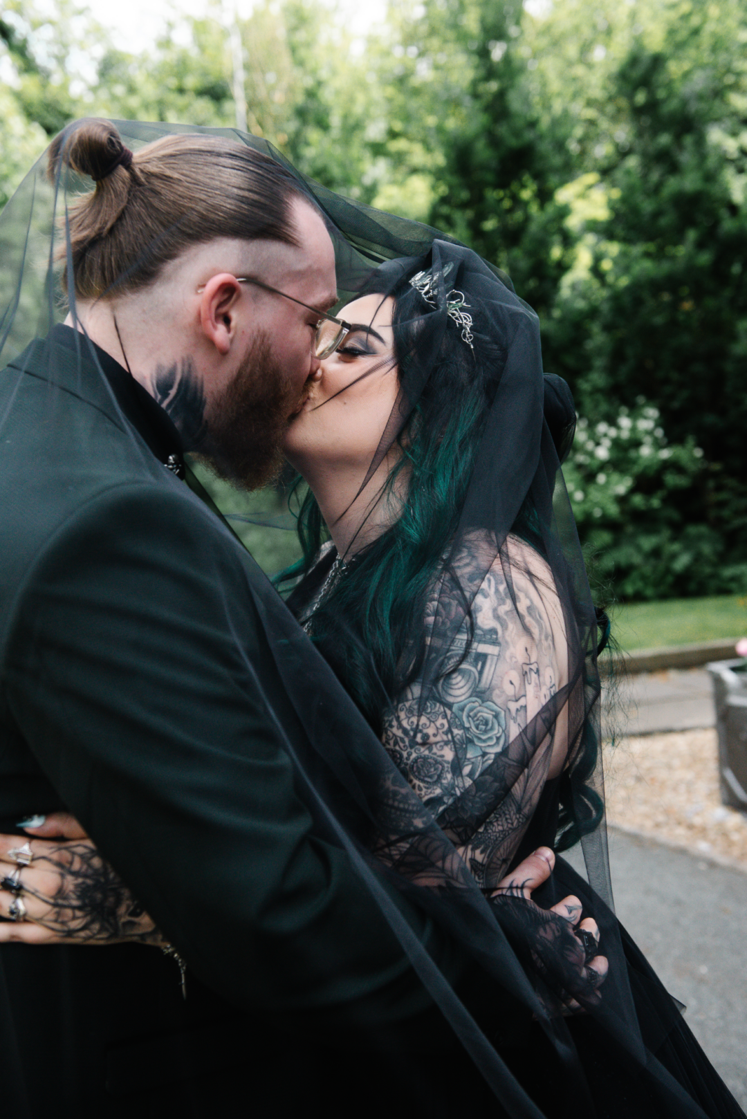 gothic wedding decor ideas on offbeat wed 14