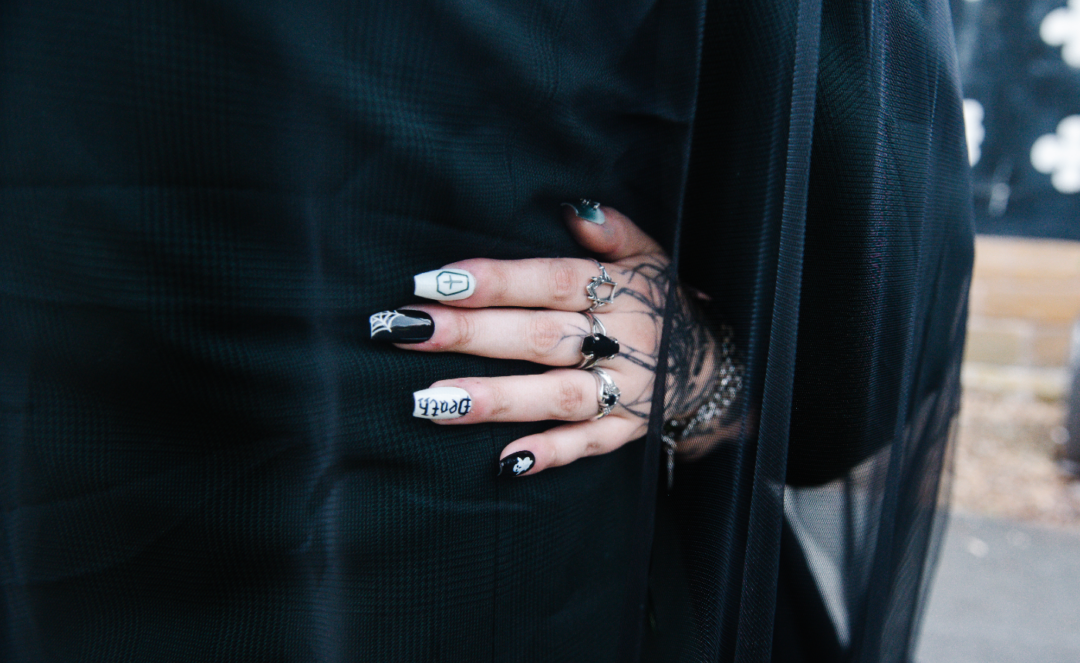 gothic wedding decor ideas on offbeat wed 15