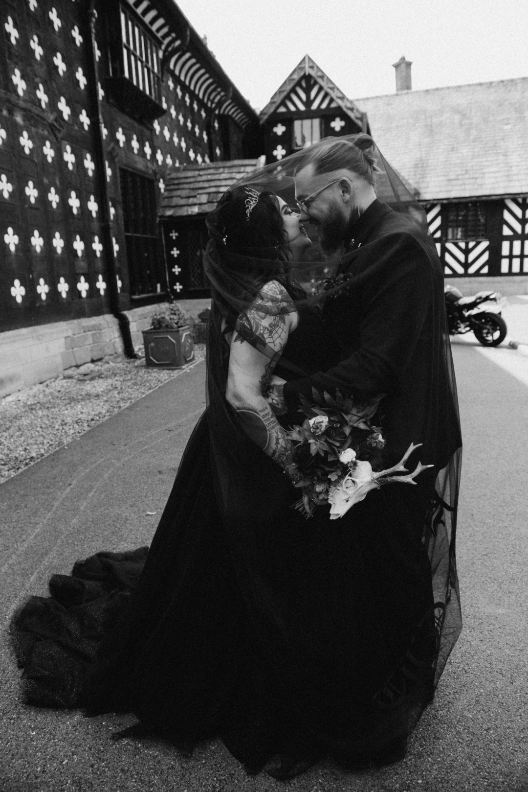 gothic wedding decor ideas on offbeat wed 16